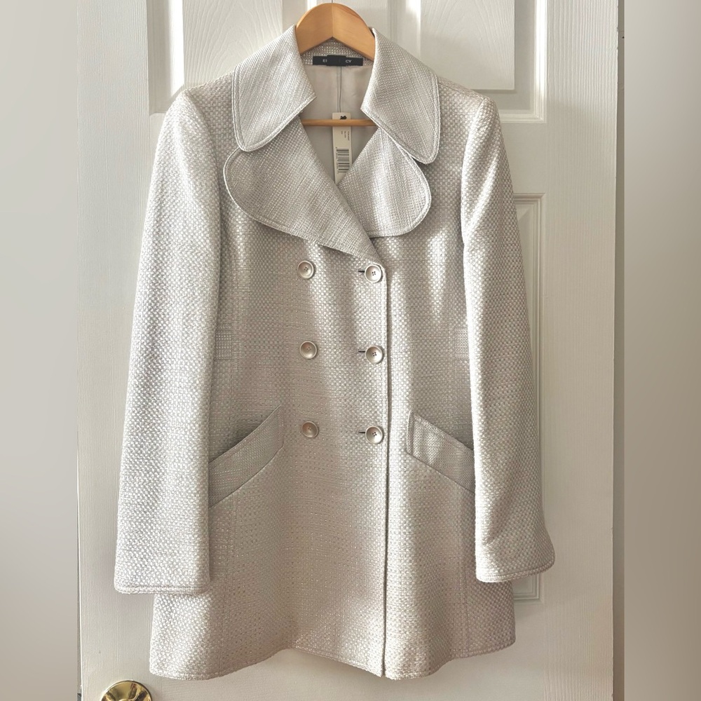 NWT Ellen Tracy White/Silver Blazer. Size 8/10.